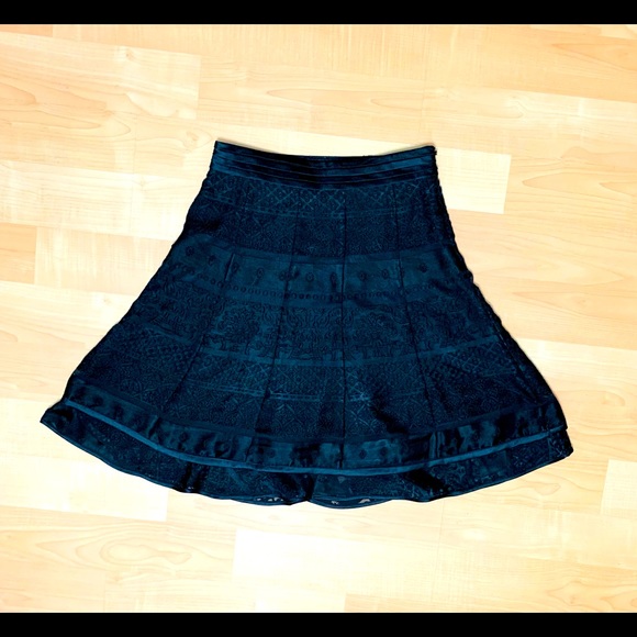 Roem Double Layer Sheer Textured Skirt - Picture 2 of 7